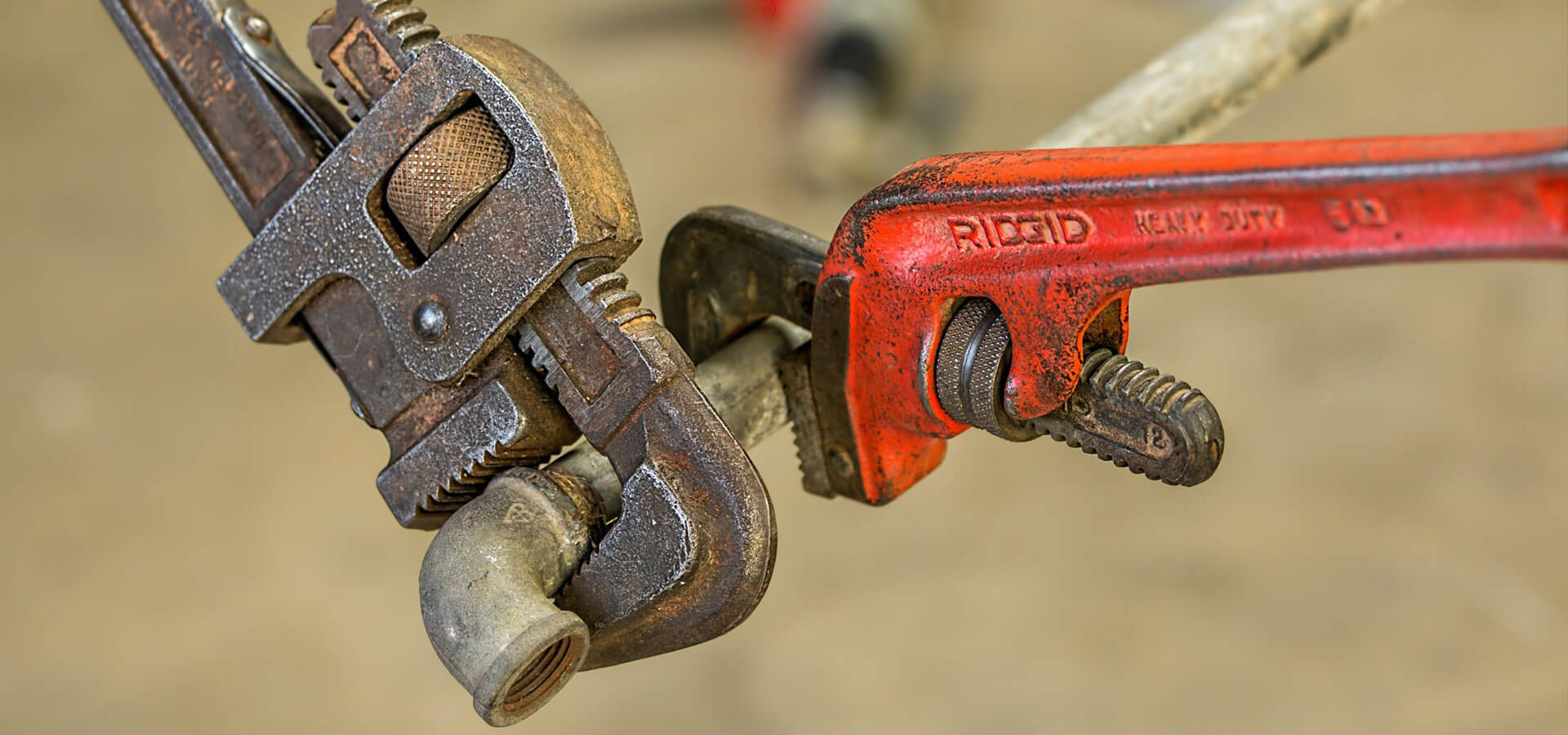 plumbing-metal-pipe-wrench